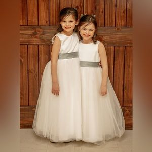 Flower girl dress with changeable sash